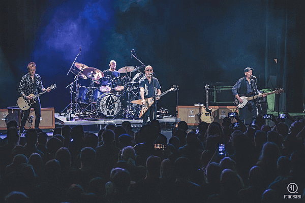 Wishbone Ash na trasie po Polsce