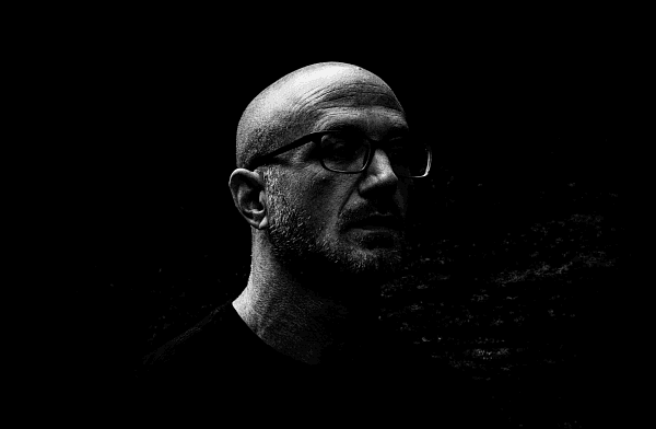 Giles Corey zagra w Warszawie