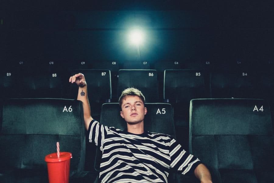 HRVY zaprezentował nowy letni przebój